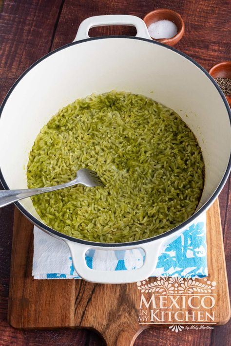 Mexican green rice, also known as arroz verde, is a vibrant and flavorful dish that adds a burst of color and taste to any meal. Verde Rice, Green Rice Recipe, Mexico In My Kitchen, How To Make Green, Poblano Pepper, Mexican Side Dishes, Traditional Mexican Food, Poblano Peppers, Green Rice