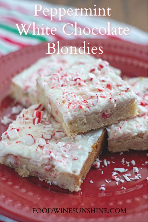 Peppermint Blondies, White Chocolate Blondies Recipe, Chocolate Blondies Recipe, Holiday Dessert Recipes Easy, Peppermint White Chocolate, Peppermint Dessert, Chocolate Blondies, Peppermint Recipes, Peppermint Cake