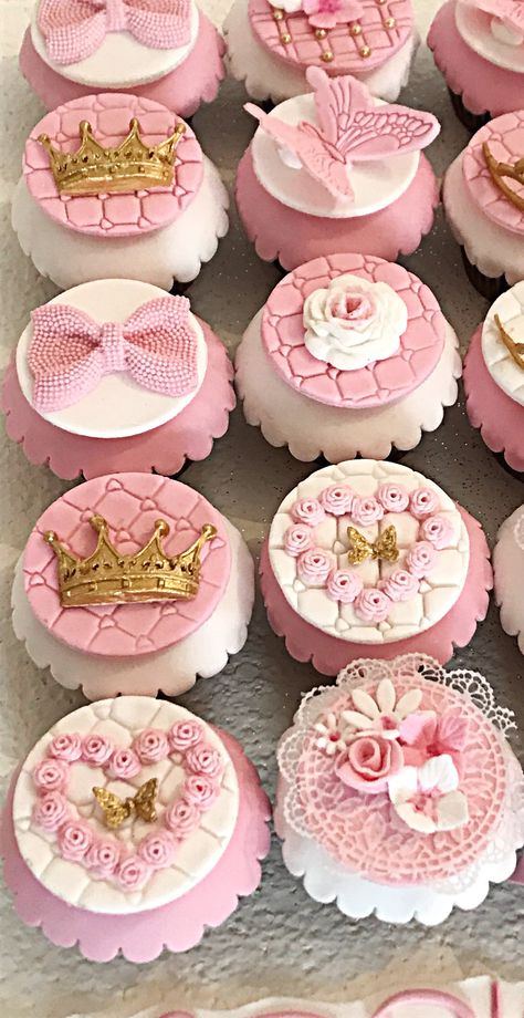 Princess Themed Cupcakes, Princess Cupcakes Ideas, Fairytale Cupcakes, Cookies Pictures, Princess Birthday Cupcakes, Gender Reveal Dessert, Barbie Dress Cake, High Heel Cupcakes, Disney Princess Cupcakes