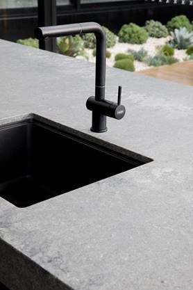 Black Sink Kitchen Grey Countertop, Black Taps Kitchen, Kitchen Taps Modern, Black Kitchen Tap, Black Kitchen Sinks, Black Sinks In Kitchen, Kitchen Taps And Sinks, Black Sink Kitchen, Black Kitchen Taps