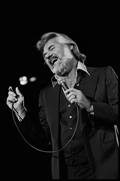 Kenny Rogers, country-pop hitmaker and crossover star, dead at 81 - The San Diego Union-Tribune Kenny Costume, 80s Artists, Legend Tattoo, Mall Cop, 80s Icons, Fatherless Behavior, Journey Band, Islands In The Stream, American Bandstand