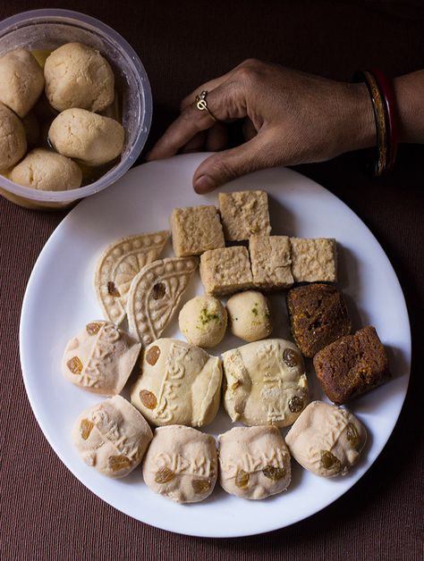 Bengali Photography, Cottage Cheese Fudge, Cheese Fudge, Bengali Sweets, Sweets Photography, Indian Food Photography, Bangladeshi Food, Day Of Eating, Bengali Food