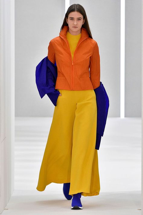 Jasper Conran Autumn/Winter 2018 Ready To Wear | British Vogue Color Blocking Outfits, Color Combinations For Clothes, Jasper Conran, Winter Chic, Yellow Outfit, Mood Board Fashion, Outfit Combinations, Fall 2018, City Style