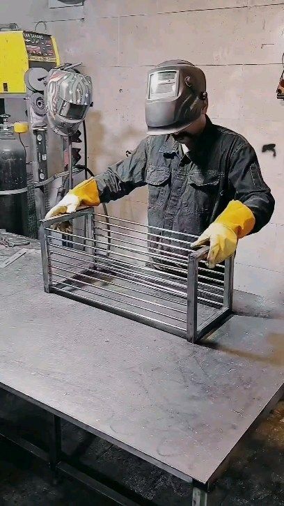 Iron Furniture Design, Steel Furniture Design, Machining Metal Projects, Welded Furniture, Metal Fabrication Tools, Metal Bending Tools, Industrial Design Furniture, Welding Art Projects, Metal Furniture Design