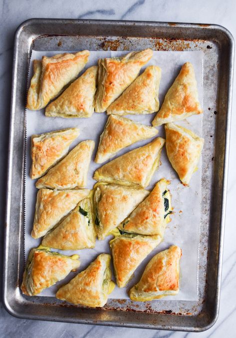 Rachel Schultz: FETA & SPINACH MINI PASTRIES Feta Pastry, Puff Pastry Recipes Savory, Spinach Puff, Puff Pastry Appetizers, Pastry Appetizer, Mini Pastries, Spinach Pie, Spinach Feta, Top Chicken Recipes