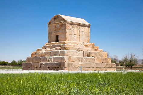 15 Must-see sites in Iran: highlights from an unexpectedly beautiful land Achaemenid Architecture, Tomb Of Cyrus, Cyrus The Great, Shiraz Iran, Iran Pictures, Persian Architecture, Iran Travel, Ancient Persia, Persian Empire