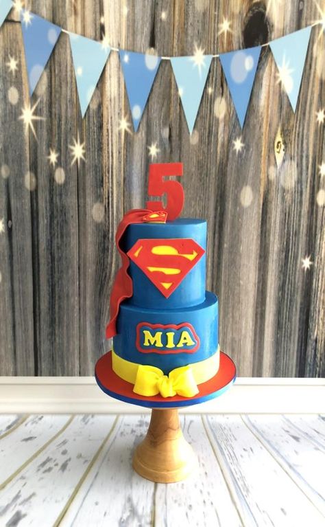 Supergirl Cake Birthdays, Supergirl Cakes, Supergirl Party, Supergirl Birthday, Superman Cake, Superman Birthday Party, Superman Cakes, Girl Superhero Party, Superman Birthday