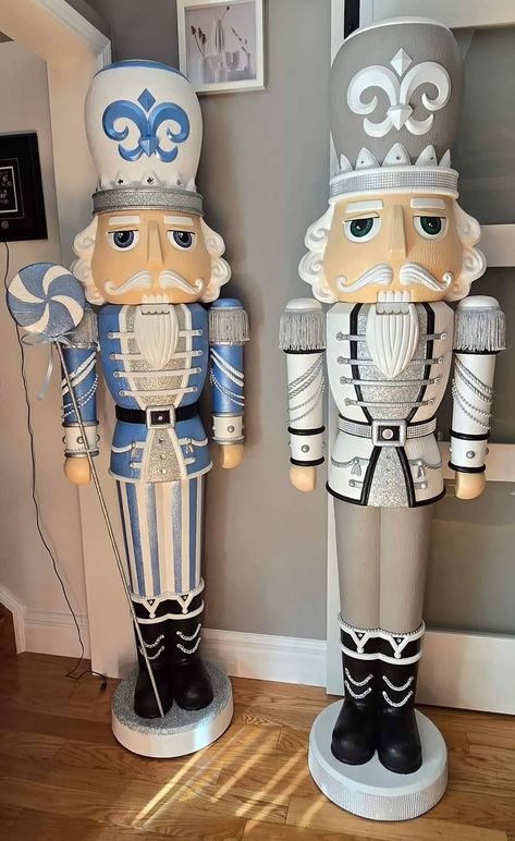 Painted Nutcracker Diy, Hand Painted Nutcracker, Nutcracker Diy, Painted Nutcracker, Nutcracker Christmas Decorations, Xmas Deco, Christmas Decorations Living Room, Navidad Christmas, Nutcracker Christmas