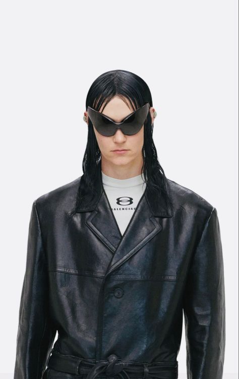 Balenciaga Spring, Balenciaga Style, Fashion Designer Studio, Balenciaga Sunglasses, Cyberpunk Clothes, Daily Fashion Inspiration, Futuristic Fashion, Spring Summer 2022, Trending Sunglasses