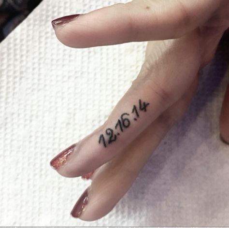 Finger Date Tattoo Ideas, Wedding Date Ring Finger Tattoos, Date On Finger Tattoo, Wedding Date Tattoo Finger, Date Tattoo On Finger, Date Finger Tattoo, Tattoo Date, Aussie Wedding, Wedding Date Tattoos