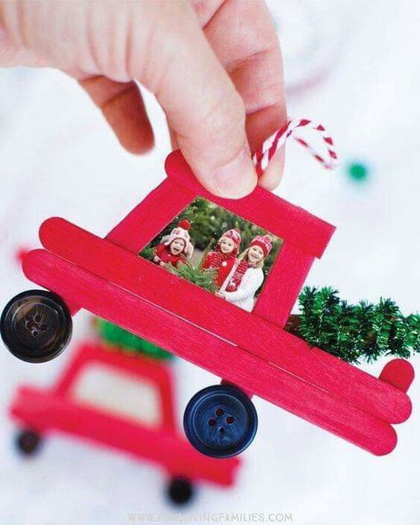 Popsicle Stick Ornaments, Ornaments Diy Kids, Truck Crafts, Creative Christmas Crafts, Stick Christmas Tree, Diy Christmas Decorations For Home, Diy Popsicle, House Family, Ornament Craft