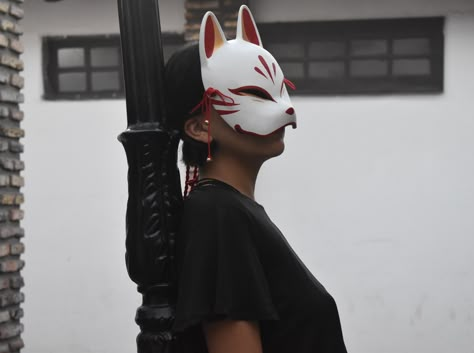 Kitsune Mask Cosplay, Mask Poses, Tiger Girl, Mask Aesthetic, Kitsune Mask, Fox Mask, Japanese Mask, Masks Masquerade, Body Poses