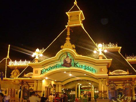 Enchanted Kingdom, Philippines. Went here once when I was little. Would like to go again one day! Enchanted Kingdom Philippines Aesthetic, Enchanted Kingdom Philippines, Laguna Philippines, Enchanted Kingdom, School Field, School Field Trip, Tagaytay, Silk Flower Arrangements, Boy And Girl Best Friends