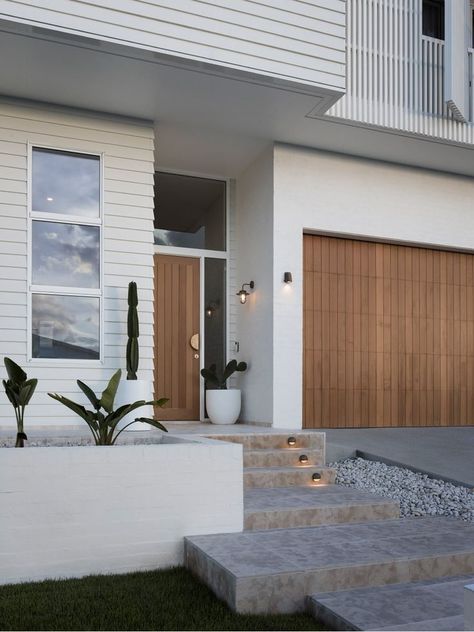 #FridayFacade 🏡 Meet Greenhills Beach House by Shire Building Design + Beyond Build Constructions 🌴 Linea™ Weatherboards were used to create this #ModernCoastal beauty. 😍 Download our free #ModernHome Look Book to discover what defines modern coastal design and other popular home styles! Modern Coastal Exterior, Coastal Exterior House Colors, Coastal House Exterior, Coastal Facade, Coastal Home Exterior, Weatherboard House, Modern Coastal Home, Luxury Coastal, House Cladding