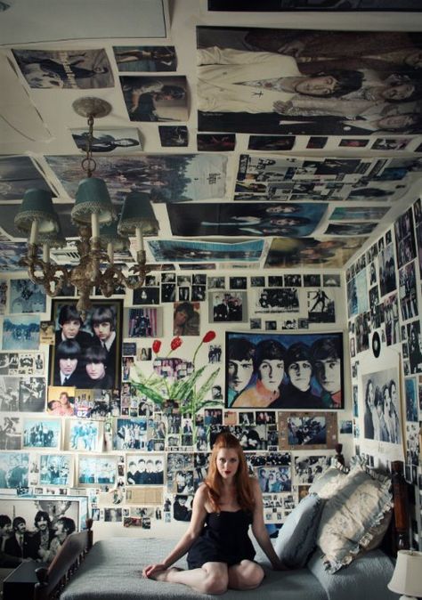 Gonna have one room like this dedicated to The Beatles Punk Rock Bedroom, Beatles Room, Rock Bedroom, Punk Room, Grunge Bedroom, Retro Bedrooms, Retro Room, Grunge Room, Room Goals