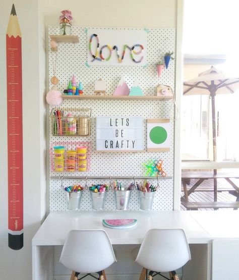 17 homework station ideas that will earn an A+ from your kids Girls Desk Area, Small Kids Desk, Diy Desk Organization, Diy Kids Desk, Kids Writing Desk, Kids Desk Organization, Pegboard Craft Room, Kids Homework Station, Kids Room Desk