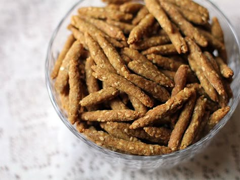 DIY: Sesame Sticks | Serious Eats Sesame Sticks Recipe, Savory Cookies, Sesame Sticks, Snacks Diy, Beetroot Powder, Snacks And Appetizers, Cracker Recipes, Ritz Crackers, Snack Foods