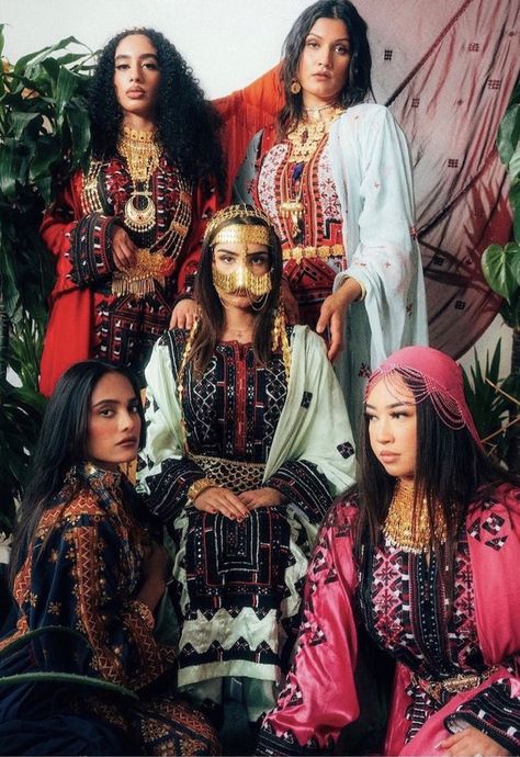 Baloch Culture, Cultural Aesthetic, Afghanistan Culture, Pakistani People, Istanbul Fashion, Pakistan Culture, Arabic Clothing, Pakistani Culture, Balochi Dress