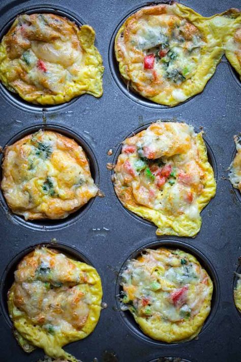 High Protein Grab and Go Veggie Egg Cups | Healthy Seasonal Recipes by Katie Webster #lowcarb #keto #highprotein #breakfast #vegetarian High Protein Egg Bites, Protein Egg Bites, Paleo Snack Recipes, Low Carb Bread Recipes, Veggie Egg Cups, Protein Egg, Paleo Recipes Snacks, Breakfast Vegetarian, Healthy High Protein Breakfast