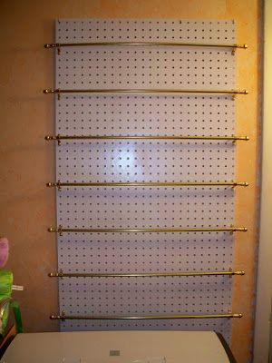 Pegboard Craft Room, Craft Room Organization Storage, Paper Punch Storage, Scrapbook Paper Storage, Punch Storage, 1000 Lifehacks, Craft Paper Storage, Wrapping Paper Storage, Ribbon Organization