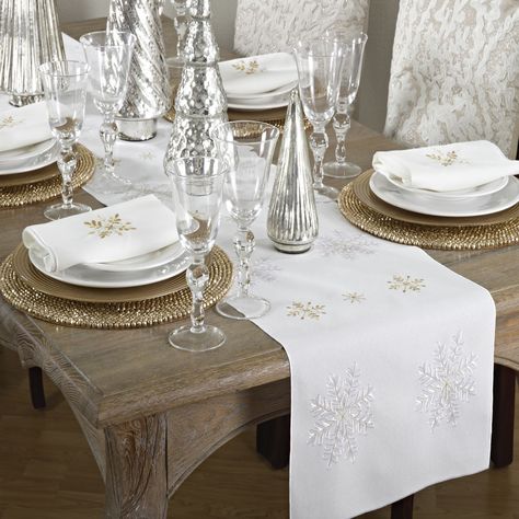 Saro Snowflake Design Napkin (Set of 8) (Ivory - set of 8), Beige Off-White (Polyester, Abstract) Christmas Dining Table, Holiday Table Runner, Snowflake Design, Christmas Dining, Christmas Table Settings, Snowflake Designs, Table Napkins, Rustic Wedding Decor, Dining Table Decor