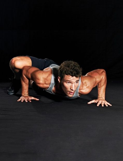 Push It Up Like Aaron Man Crawling, Famous Fitness Quotes, Details Magazine, Body Details, Moto Honda, Music Listening, Push Up Workout, Full Workout, Push It