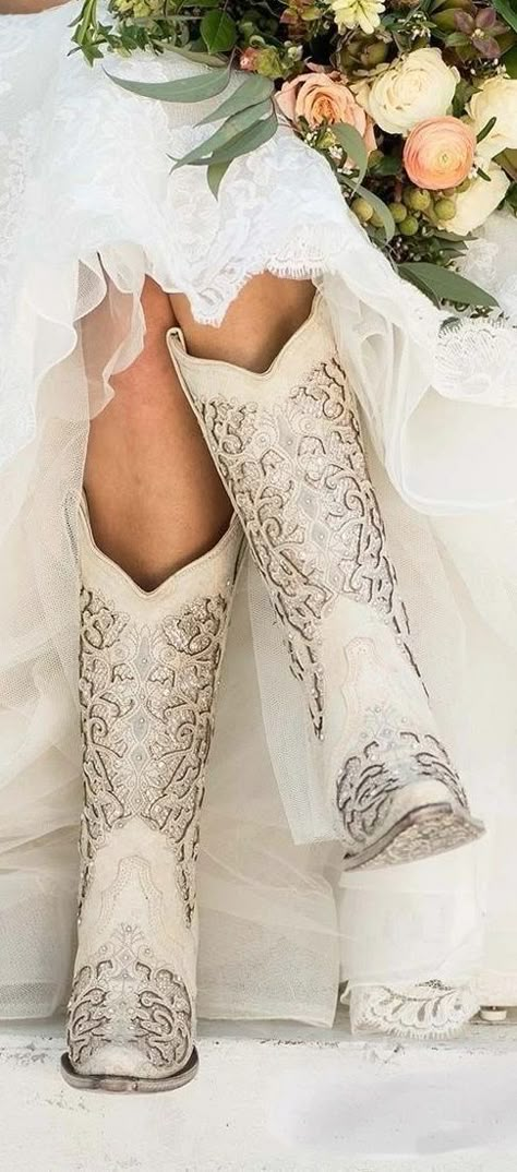 Mode Country, White Cowboy Boots, Card Jewelry, Wedding Boots, Country Wedding Dresses, Western Wedding, Wedding Wishes, Vow Renewal, Cowgirl Boots