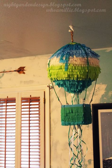 hot air balloon pull-string piñata! diy night garden design blog Hot Air Balloon Pinata Diy, Hot Air Balloon Pinata, Steampunk Birthday, Balloon Pinata, Pinata Ideas, Hot Air Balloon Party, Piñata Ideas, Balloon Party