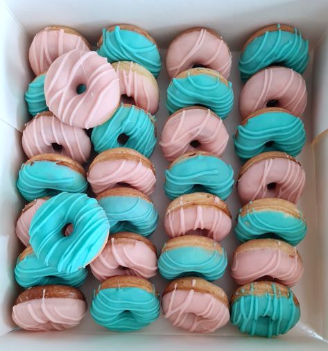 Unique Gender Reveal Party Ideas, Gender Reveal Dessert, Gender Reveal Food, Gender Reveal Diy, Simple Gender Reveal, Creative Gender Reveals, Gender Reveal Baby Shower Themes, Twin Gender Reveal, Baby Gender Reveal Party Decorations