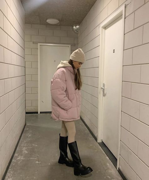 Winter Princess, Winter Outfit Inspiration, Pink Coat, Winter Girls, Winter Fits, Aesthetic Outfit, Winter Aesthetic, Pink Outfits, Winter Fashion Outfits