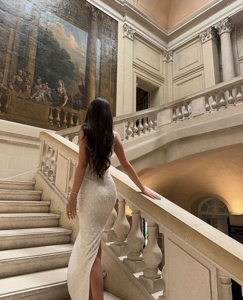 Elegant Dresses Classy Chic, Dresses Classy Elegant, Brunette Aesthetic, Elegant Black Dress, Elegant Dresses Classy, Womens Prom Dresses, Foto Poses, Future Lifestyle, Instagram Pose