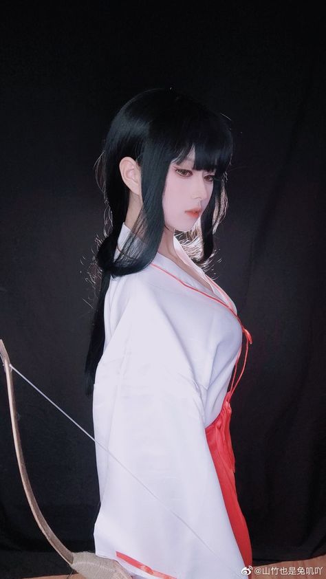 Kikyo Cosplay, Inuyasha Kikyo, Inuyasha And Kikyo, Shrine Maiden, Naruto Cosplay, Stage Play, Beautiful Lady, Inuyasha, Art Anime