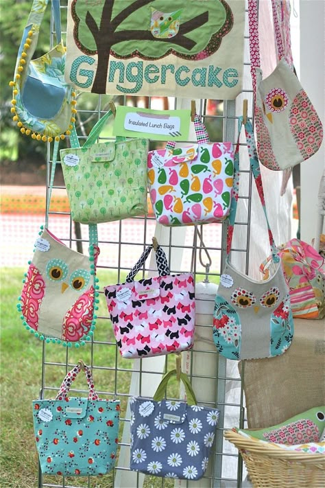 Purse Display, Craft Fair Booth Display, Handbag Display, Owl Purse, Craft Booth Display, Craft Fairs Booth, Craft Booth Displays, Craft Stalls, Craft Fair Displays