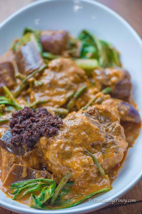 Oxtail kare-kare Recipe || Pin the oxtail: People are hungry for oxtail recipes they can try at home—especially if they’re slow cooker-friendly. (Searches for oxtail recipes +209%) Oxtail Filipino Recipe, Oxtail Kare Kare Recipe, Filipino Oxtail Recipes, Oxtail Recipes Korean, Simple Oxtail Recipes Crockpot, Kare Kare Recipe, Bagoong Alamang, Kare Kare, Ninja Cooking System Recipes