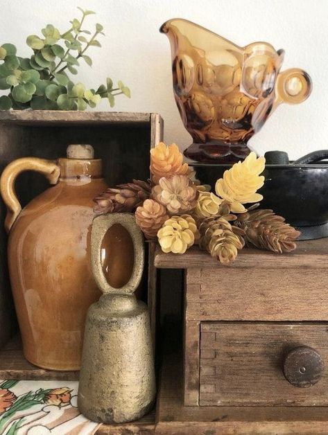 Vintage Vignettes French, Vintage Booth Display Ideas Vignettes, Fall Antique Booth Displays, Fall Booth Displays Vintage, Vintage Reselling, Antique Display Ideas, Chic Fall Decor, Vintage Centerpiece, Autumn Fair