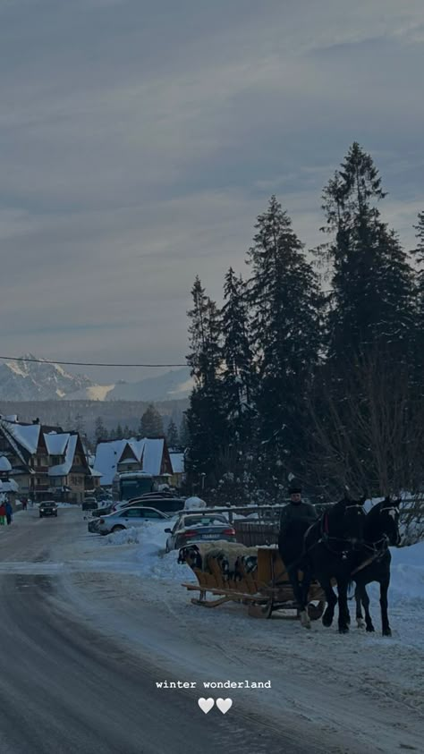 Polish Winter Aesthetic, Winter Aesthetic Instagram Story, Mountain Instagram Story, Skiing With Friends, Polish Mountains, Canada Winter, Skiing Aesthetic, Ski Aesthetic, 2024 Aesthetic