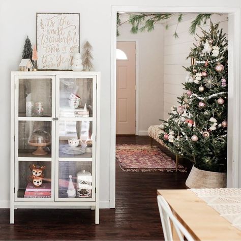 sprinkle of whimsy on Instagram: “Such a gorgeous view from inside of @raven.vasquez’ home. Is anyone else snowed in?! We haven’t had a single flake here in Oklahoma 😮” Farmhouse Front Porch Decor, Gorgeous Farmhouse, Dress Up Games, Snowed In, Simple Christmas Decor, Farmhouse Front, Shooting Games, Christmas Shop, Boho Christmas