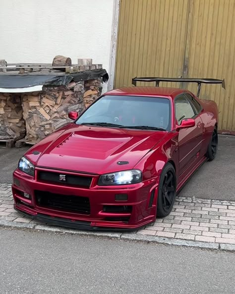 Nissan Skyline Gt-r R34, 1999 Nissan Skyline Gtr R34, Cool Car Paint Jobs, Red Car Wrap, Red Race Car, Nissan Gtr R34, Car Builds, Street Racer, Gtr Car