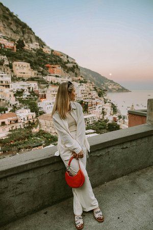 Costa Amalfi, Almafi Coast Italy, Couple Travel Photos, Italian Vibes, Amalfi Coast Itinerary, Amalfi Coast Travel, Italy Vibes, Rome Photo, Europe Travel Outfits