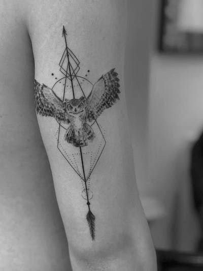 Geometric Owl Tattoo, Tricep Tattoos, Tattoo Wallpaper, Geometric Owl, Compass Tattoo Design, Circle Tattoos, Owl Tattoo Design, Cool Forearm Tattoos, Geometric Tattoo Design