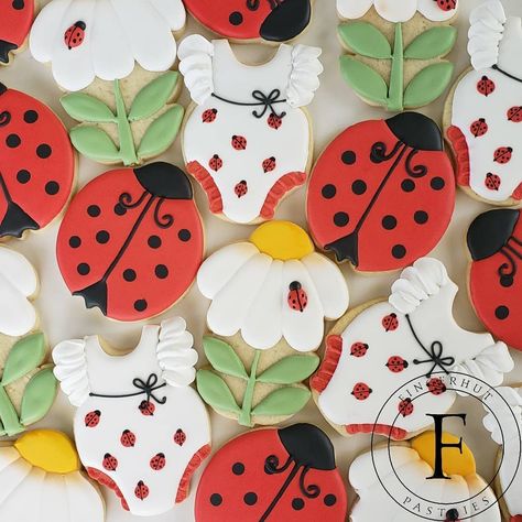 Love Bug Baby Shower Ideas, Ladybug Theme Baby Shower Ideas, Lady Bug Baby Shower Theme Girl, Ladybug Sugar Cookies, Bug Themed Baby Shower, Ladybug Baby Shower Theme, Ladybug Cookies, Bebe Shower