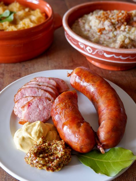 Carniolan Sausage (Kranjska klobasa) — Slovenian Kitchen Slovenian Recipes, Slovakian Food, Balkan Recipes, Slovenian Food, Slovak Recipes, East Europe, Smoked Pork, European Food, Fresh Bread