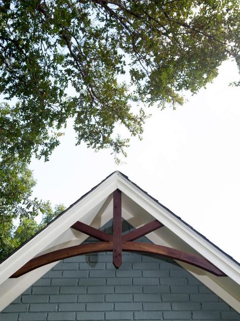 Check out this decorative wood accents under the peaks of the roofline of this newly renovated home from HGTV's Fixer Upper. Hgtv Fixer Upper, Craftsman Bungalow, Pintura Exterior, Exterior Makeover, Casa Exterior, Exterior Remodel, Roof Detail, Exterior Wood, Exterior Paint Colors