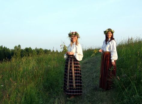 Read on for a brief rundown of the world's best midsummer and summer solstice traditions, from dog meat in China to flower crowns in Sweden. Solstice Traditions, Summer Solstice Ritual, Solstice Party, Dragon Boating Racing, Solstice Celebration, Boat Race, Celebrities Humor, Beltane, Flower Crowns