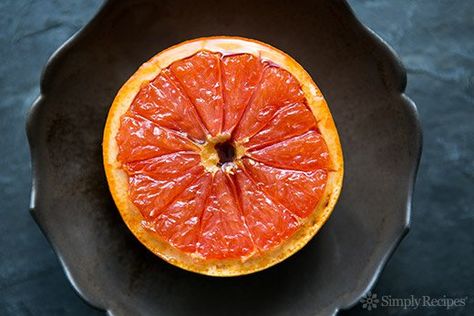 Broiled Grapefruit ~ The best way to eat grapefruit! Grapefruit halves, sprinkled with brown sugar and broiled. You'll be surprised at how good this is. #easy #breakfast Get the recipe on SimplyRecipes.com Broiled Grapefruit, Grapefruit Recipes, Simply Recipes, Best Dishes, Breakfast Time, Healthy Treats, Recipe Of The Day, Easy Breakfast, Fruits And Veggies