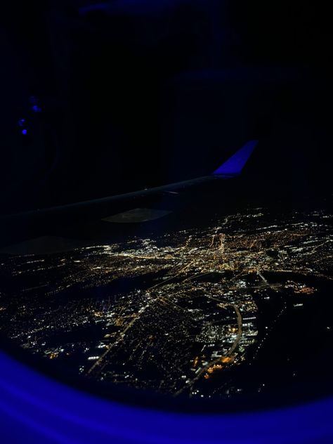 Florida night sky flight fly to tampa Flying At Night Aesthetic, Indigo Flight Aesthetic, Flight Night View, Mumbai Airport Night, Iris Core, Indigo Flight, Airasia Flight View, Mumbai Night View From Flight, Indigo Airlines Aesthetic