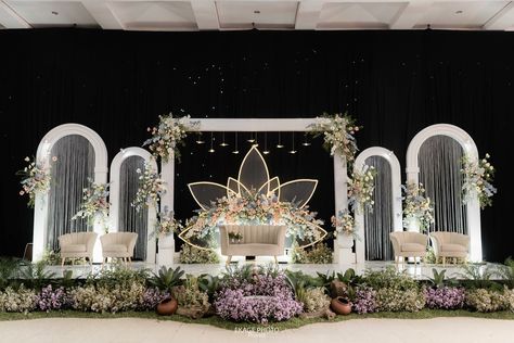 Reception Stage Decoration Backdrops, Sangeet Stage, Event Architecture, Pelaminan Modern, Stage Decoration Photos, Dekorasi Wedding, Blue Wedding Receptions, Engagement Stage Decoration, Reception Stage Decor