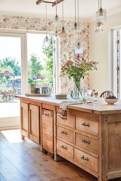 Vintage Kitchen Island, Vintage Home Kitchen, Antique Kitchen Island, Top Kitchen Trends, Freestanding Kitchen Island, Wood Island, Farmhouse Kitchen Island, Vintage Farmhouse Style, Freestanding Kitchen