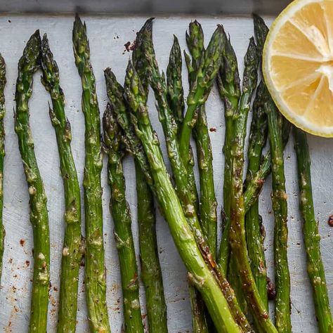 Parmesan Roasted Asparagus Spicy Asparagus, Garlic Parmesan Asparagus, Crunchy Asparagus, Garlic Roasted Asparagus, Parmesan Roasted Asparagus, Vegetable Side Dish Recipes, Asparagus Side, Crunchy Garlic, Asparagus Side Dish