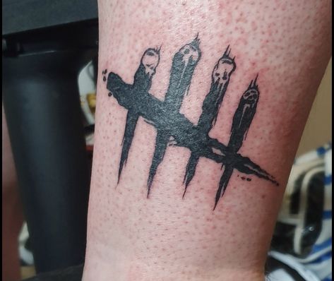 Gamer Tattoos, Spooky Tattoos, Dead By Daylight, Tattoo Models, Creative Tattoos, Deathly Hallows Tattoo, Simple Tattoos, Body Art Tattoos, I Tattoo